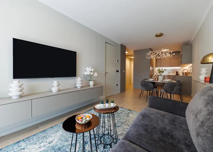 Amores Luxury By Belmont Realty *