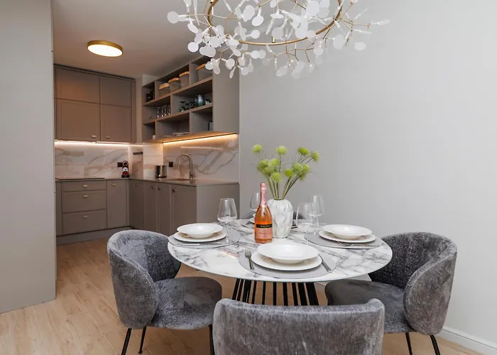 Amores Luxury By Belmont Realty *