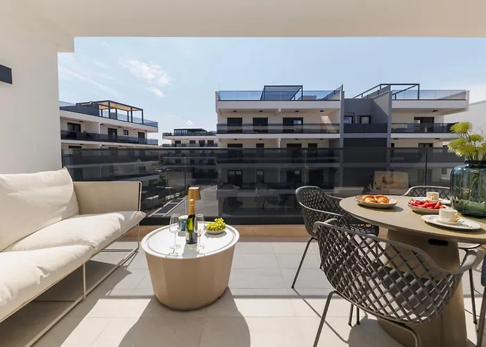 Amores Luxury By Belmont Realty * 扎达尔