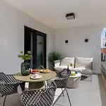아파트 Luxury Private Residence Zadar With Terrace & Garage Parking - Quiet Boutique Stay For Couples *