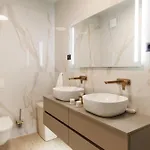 Luxury Private Residence Zadar With Terrace & Garage Parking - Quiet Boutique Stay For Couples شقة *