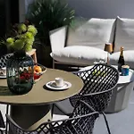 Luxury Private Residence Zadar With Terrace & Garage Parking - Quiet Boutique Stay For Couples 자다르